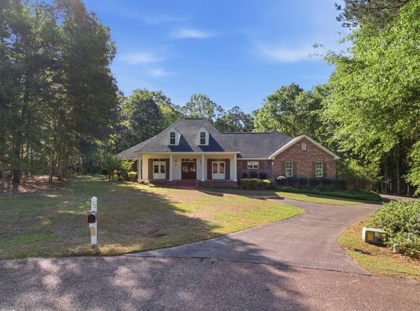 72 Brookline Dr, Hattiesburg, MS 39402