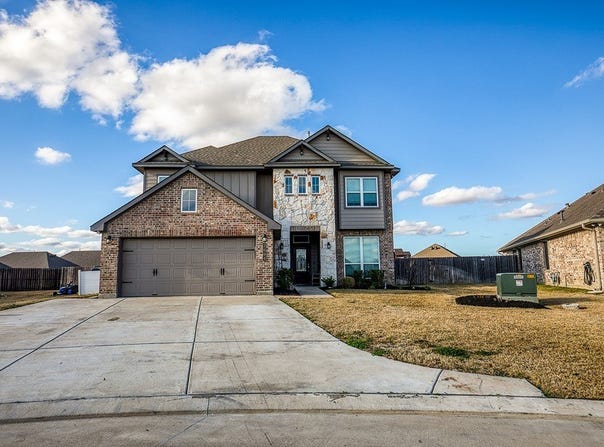 2004 Vineyard Pass, Brenham, TX 77833