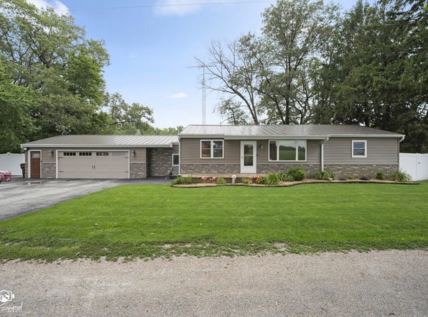 101 W Riverdale Drive, Clifton, IL 60927