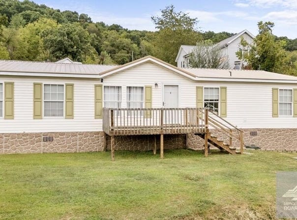 105 Montgomery St., BLUEFIELD, VA 24605