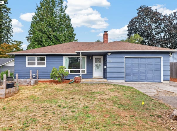 730 E CLARENDON St, Gladstone, OR 97027