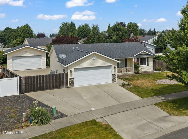 2459 W Warwick Ct, Hayden, ID 83835