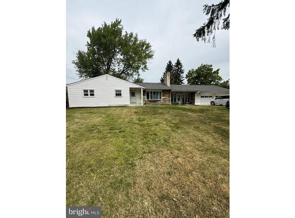 275 GREENTREE ROAD, SEWELL, NJ 08080