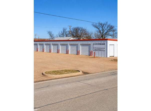 416 E Cleveland Avenue, Electra, TX 76360