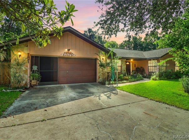 32 Palm Circle Drive, Inglis, FL 34449