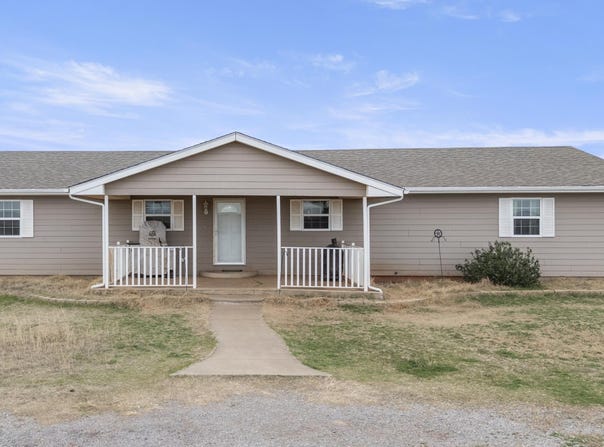 22950 E 1130 Rd, Bessie, OK 73622