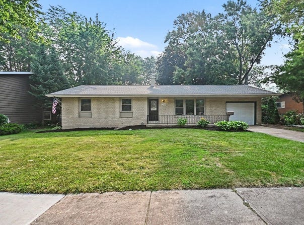 209 Maureen Drive, Elgin, IL 60123