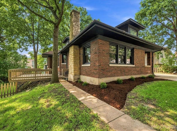 609 S 5th Avenue, St. Charles, IL 60174