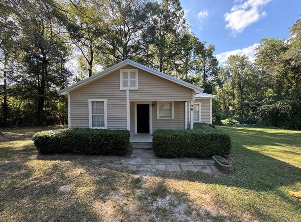 96 Deerfield Dr, Eufaula, AL 36027