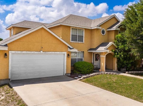 1545 Rockhill Dr., Eagle Pass, TX 78852