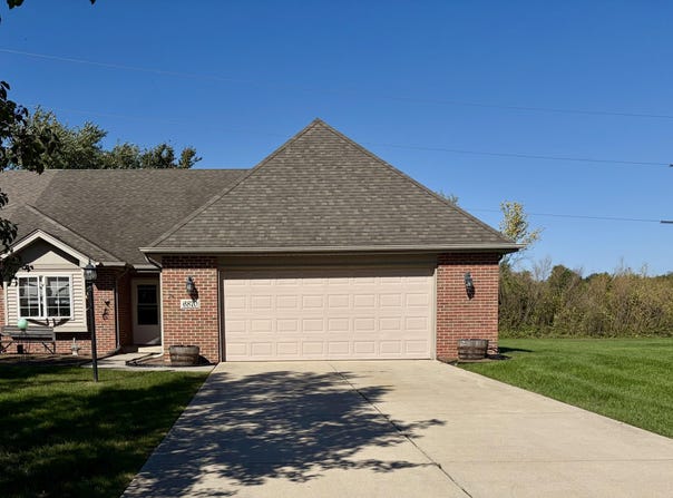 6870 Avocet Circle, Hobart, IN 46342
