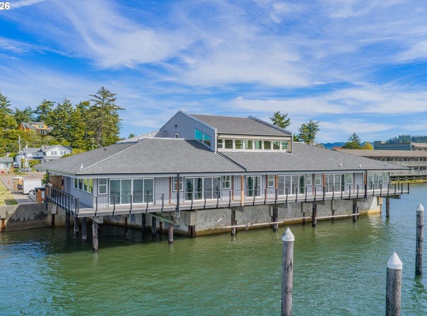1150 BAY St, Florence, OR 97439