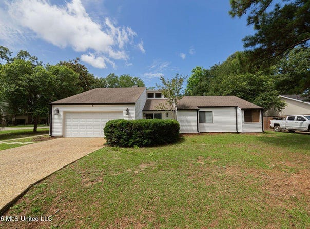 5420 E Diamondhead Drive, Diamondhead, MS 39525