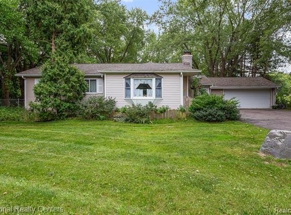 9542 Hilton Road, Brighton Twp, MI 48114