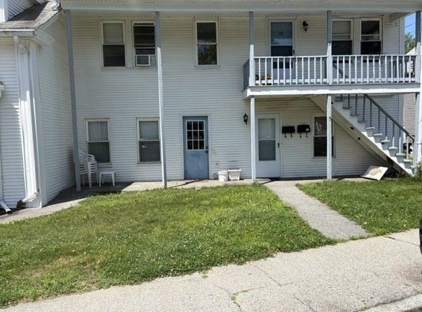 5 Hill St, Webster, MA 01570