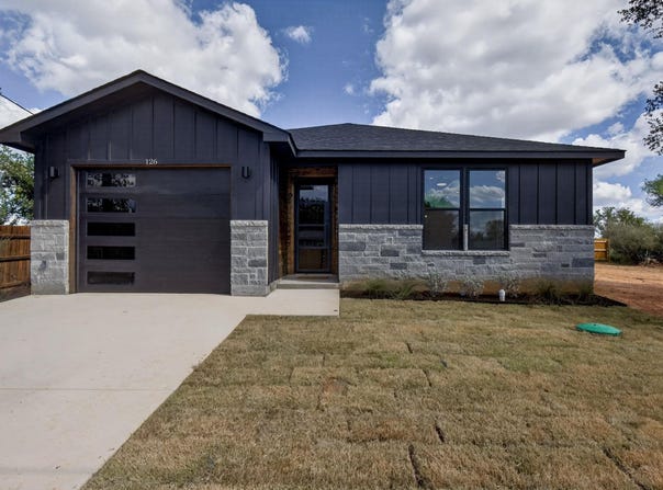 126 W Maple Dr, Granite Shoals, TX 78654