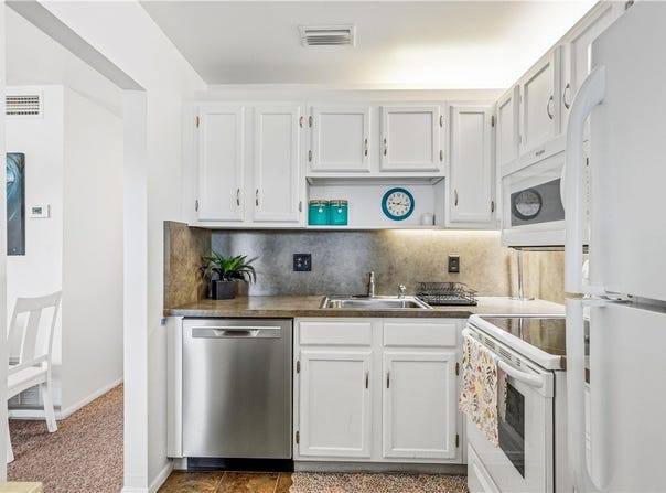 29 Pine Arbor Lane, Vero Beach, FL 32962