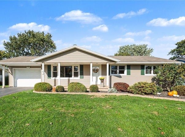 218 Rumson Rd, Greece, NY 14616