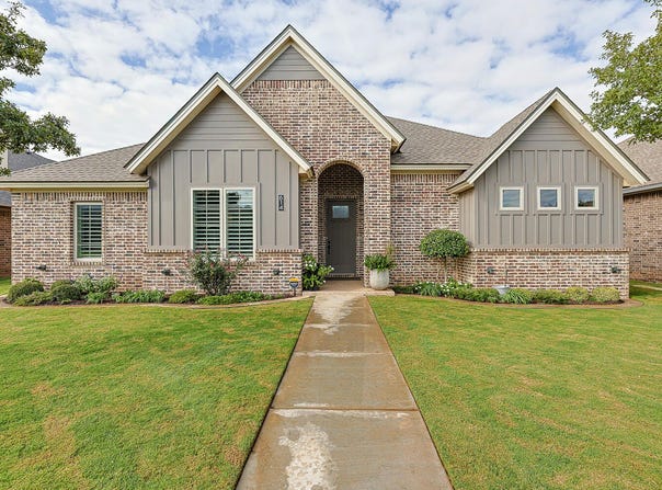 614 Calvin Drive, Wolfforth, TX 79382