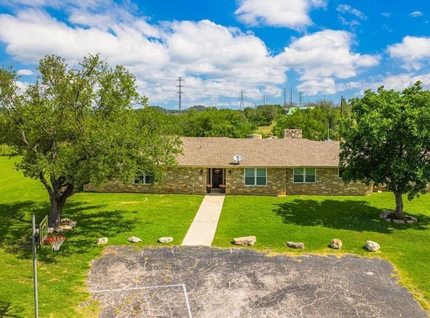 130 Willow Bend Rd, Center Point, TX 78010
