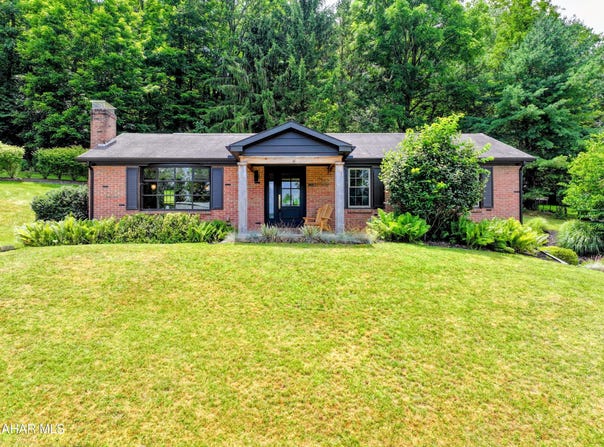 212 Crestview Avenue, Bedford, PA 15522