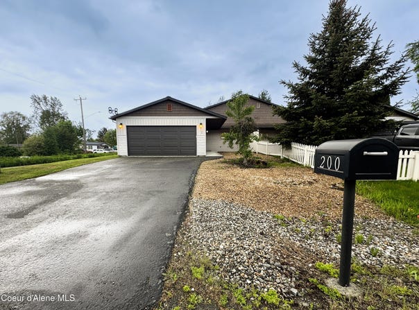 200 Brittany Loop, Kootenai, ID 83840