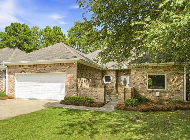 135 Shadow Ridge Rd, Hattiesburg, MS 39402
