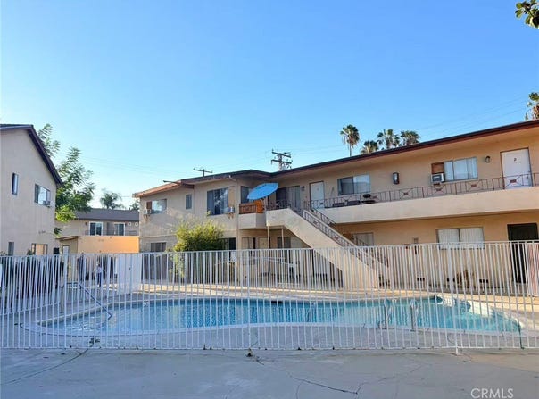 555 W Alpine St, Upland, CA 91786