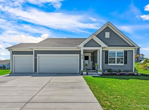635 Cloverleaf Drive, Marengo, IL 60152