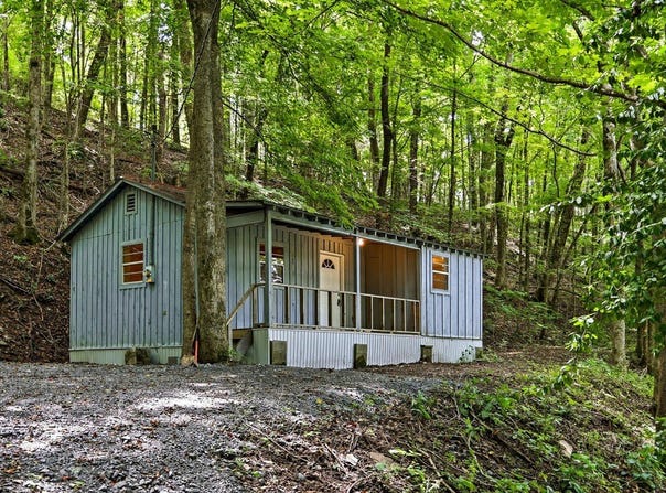 225 Coys Cove Ln, Gainesboro, TN 38562
