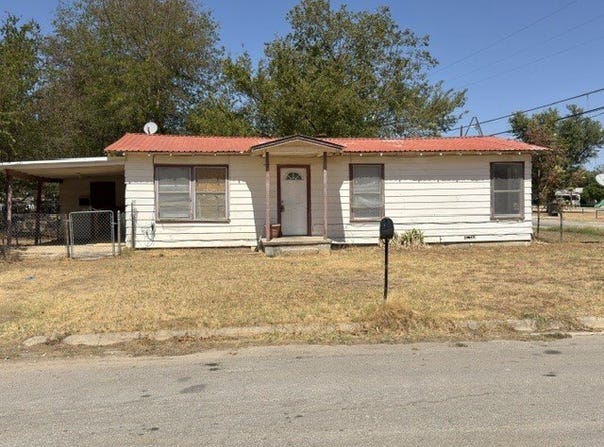 602 Peterson Drive, Jacksboro, TX 76458