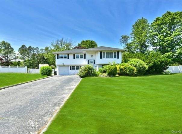 44 Peppermint Road, Commack, NY 11725