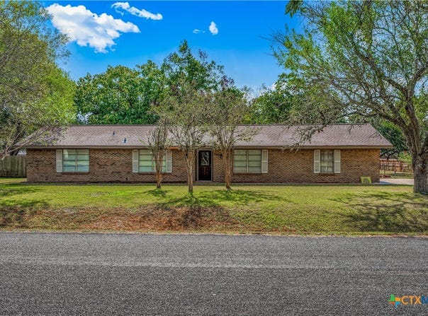 302 Brooks Road, Victoria, TX 77904