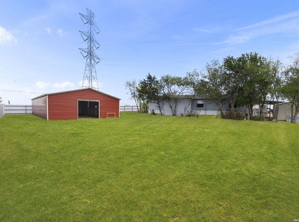 2490 Schwab, Seguin, TX 78155