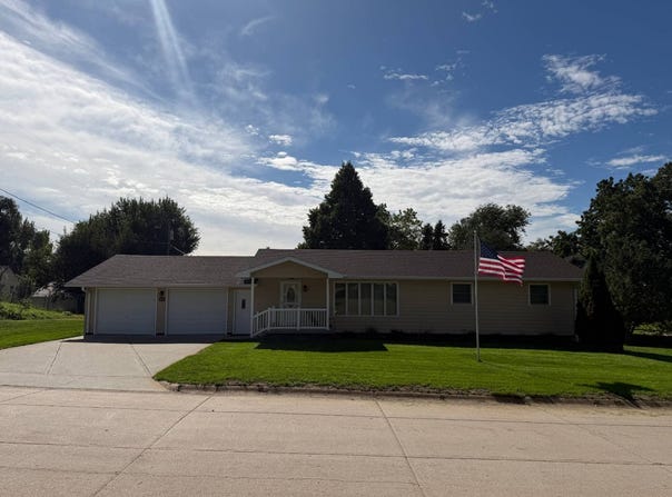 736 N H, Broken Bow, NE 68822