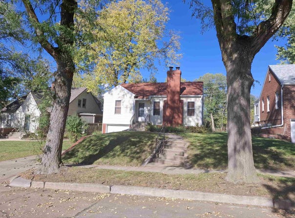 135 Stewart Ave, Sioux City, IA 51104