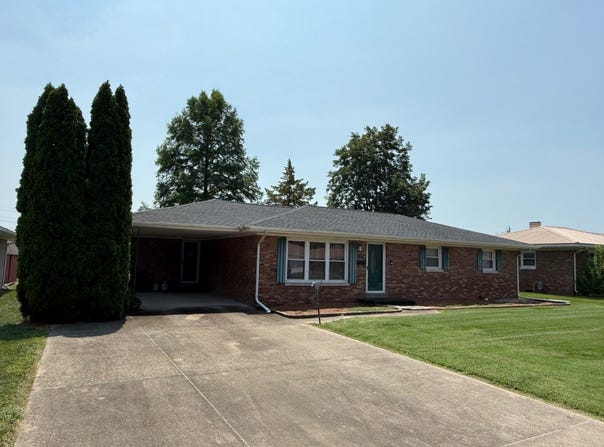 305 Iris Lane, Carmi, IL 62821