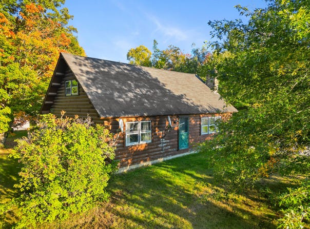 723 Middle Road, Bradford, ME 04410