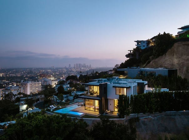 8366 Sunset View Dr, Los Angeles, CA 90069