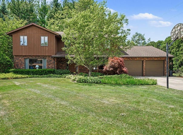 2616 Oakbrook Drive, St. Joseph, MI 49085