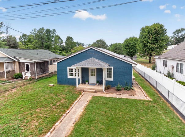 1433 HARDING AVE, WAYNESBORO, VA 22980