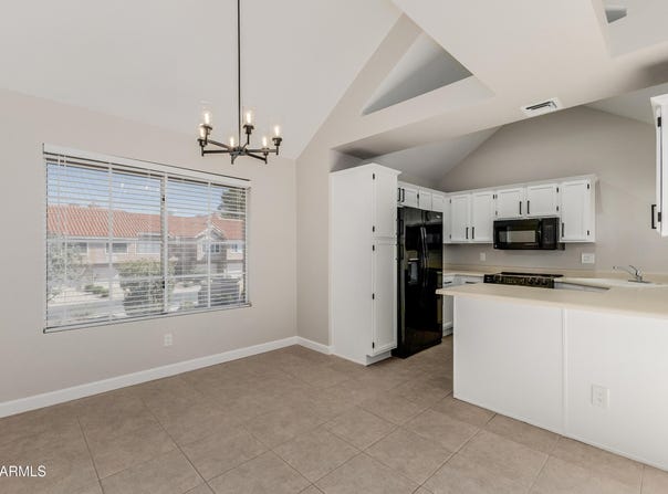 1633 E LAKESIDE Drive, Gilbert, AZ 85234