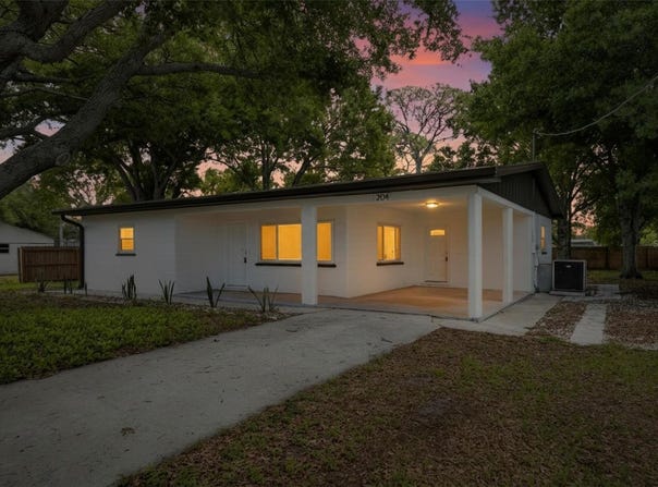 204 7TH Avenue NW, RUSKIN, FL 33570