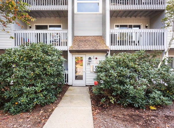 2008 Franklin Crossing Rd, Franklin, MA 02038