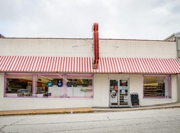 124 W Washington Avenue, Ava, MO 65608