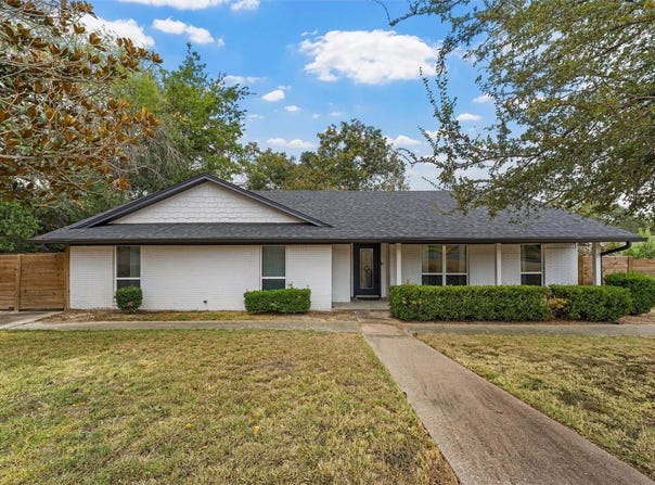 1132 Western Oaks Drive, Woodway, TX 76712
