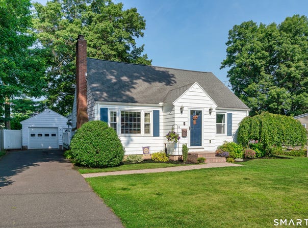 16 Raymond Place, Cromwell, CT 06416