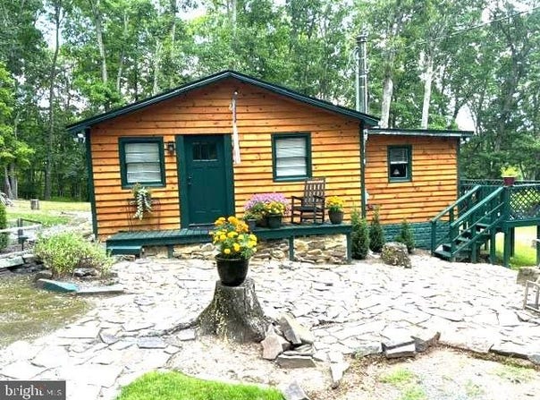 141 MATTHEWS Loop, MATHIAS, WV 26812