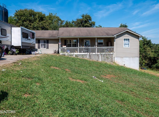 885 N Ridgecrest Rd, Luttrell, TN 37779