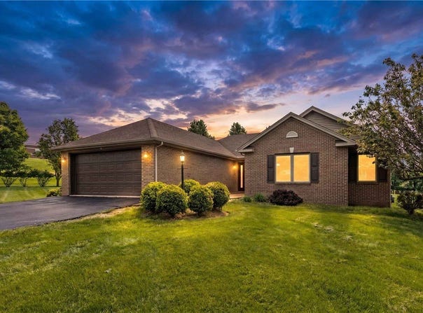 108 Winfield Manor Dr, Mars, PA 16046